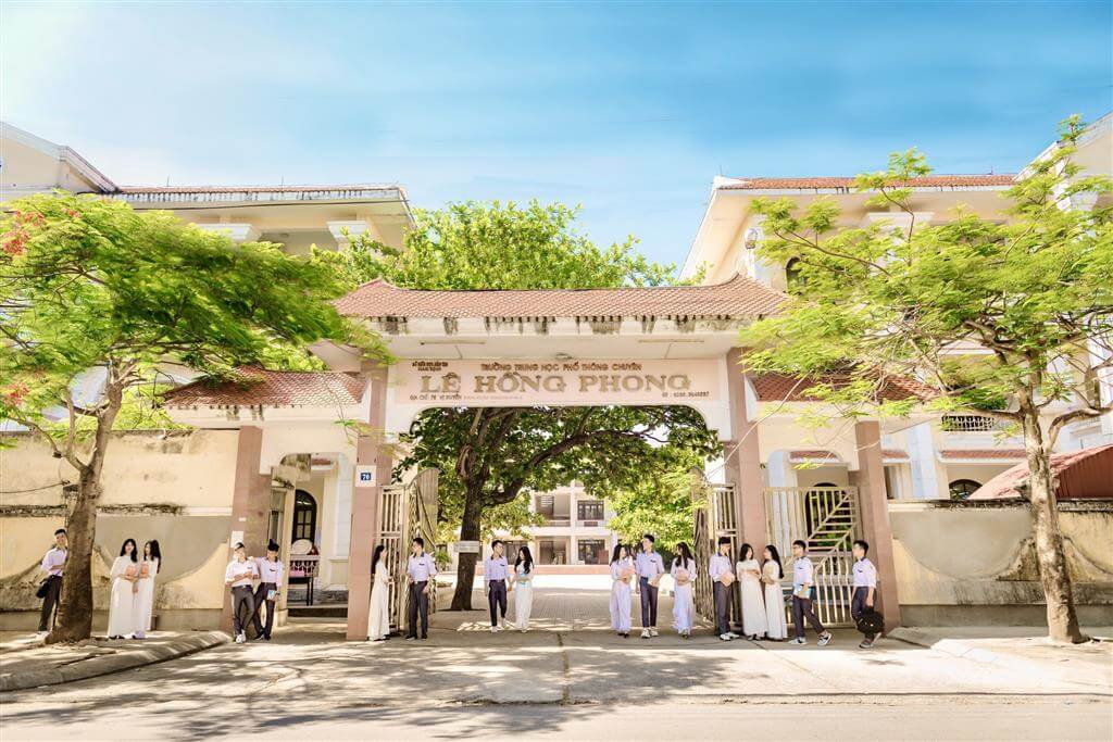 Trường THPT Chuyên Lê Hồng Phong