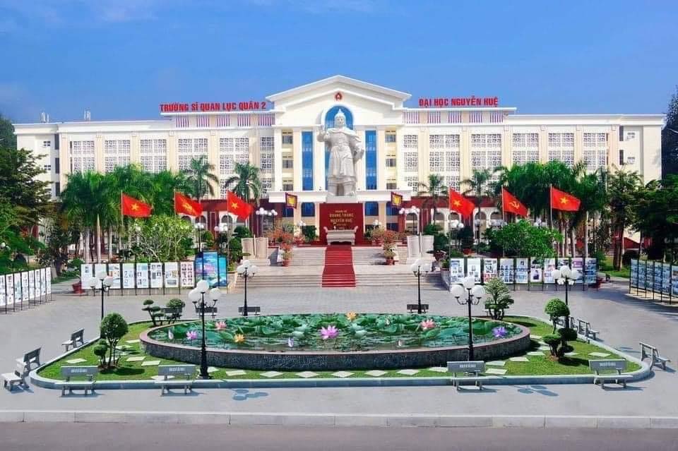 Đại học Nguyễn Huệ